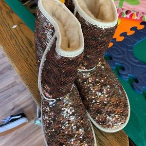 WOMAN sparkly uggs! Size 7